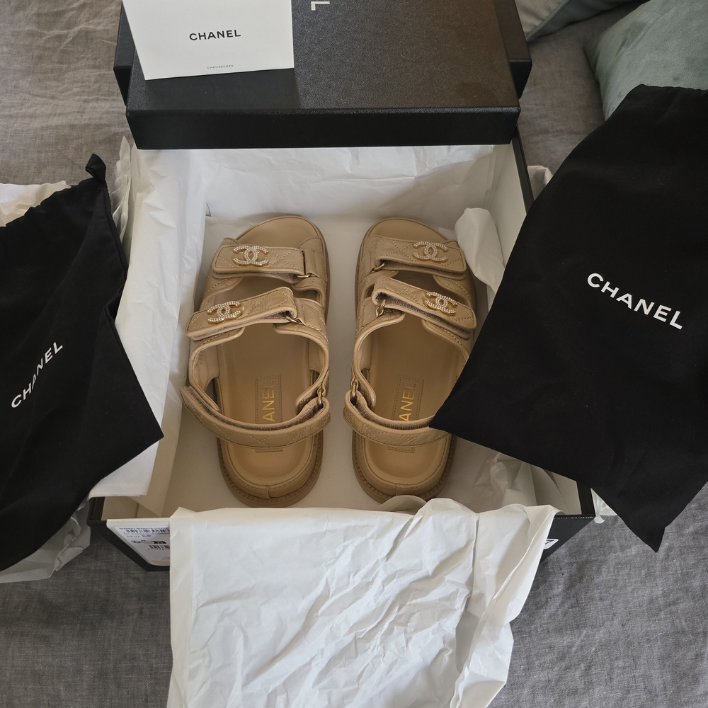 Chanel Beige Sandals with Gold Logo - Picture 4 of 5